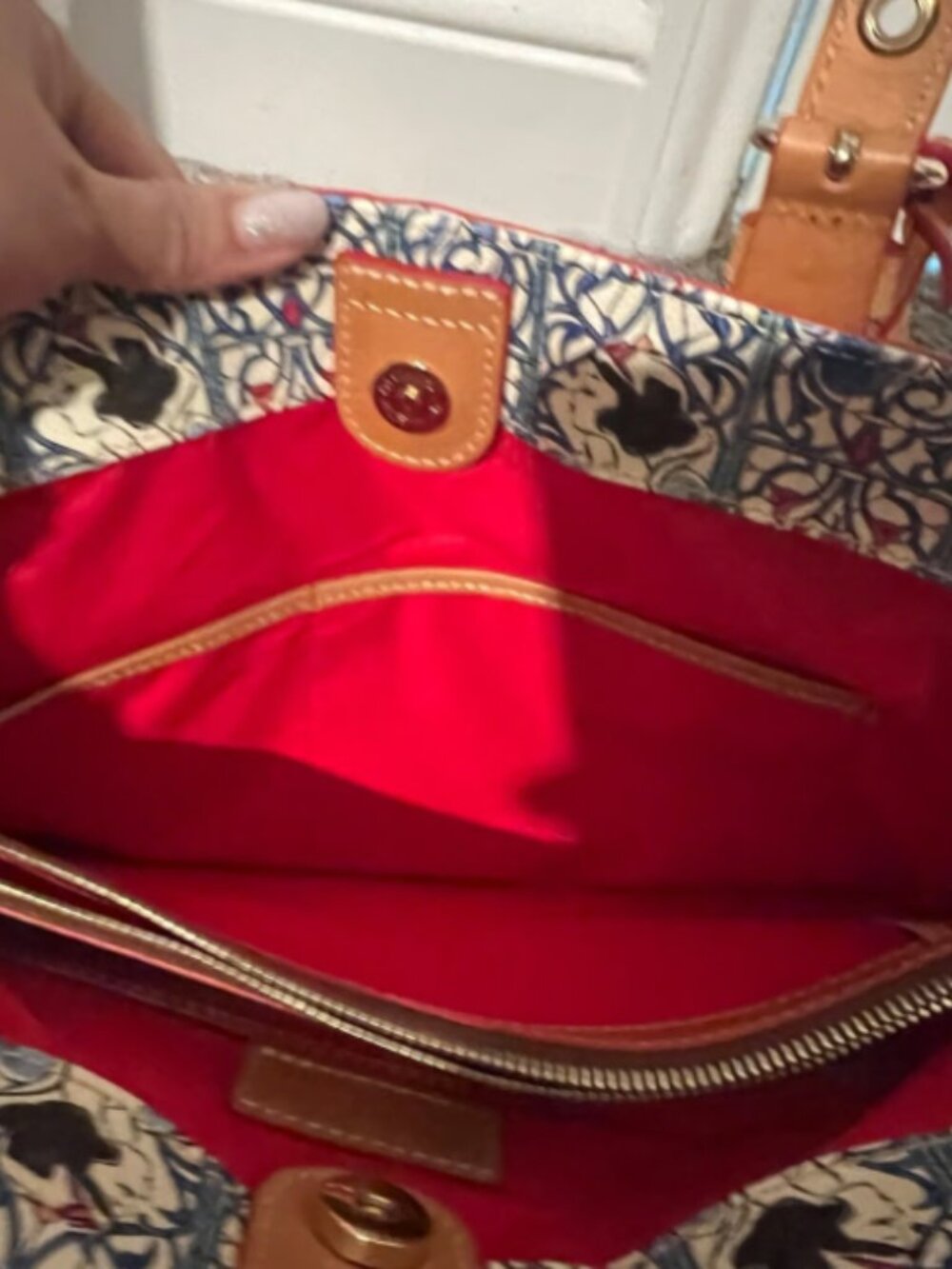 ***RARE- LIMITED EDITION*** Princess Snow White Dooney & Bourke Leather Tote - Picture 5 of 12
